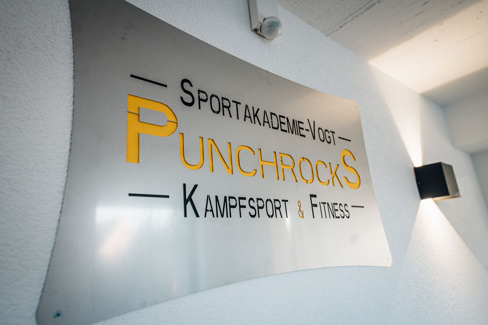Punchrocks Schild am Eingang
